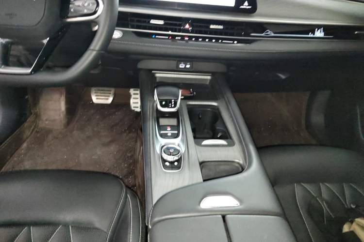 Used Chery Arrizo 8 2023 High-Performance Edition 2.0T DCT Powerfully Equipped Gear Lever