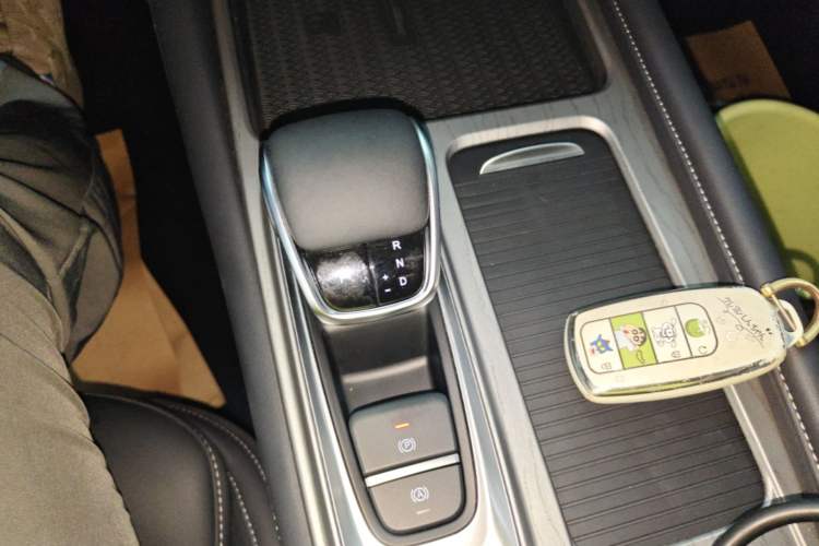 Used Chery Arrizo 8 2023 High-Performance Edition 2.0T DCT Powerfully Equipped Gear Lever