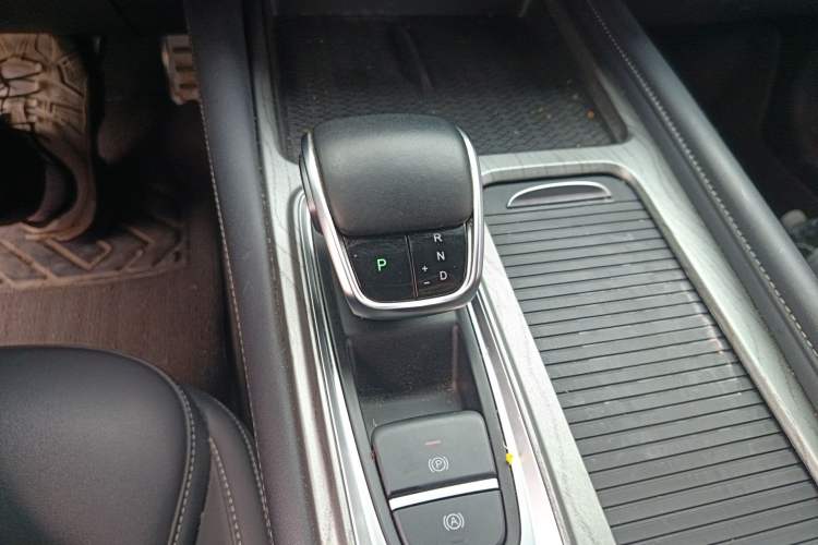 Used Chery Arrizo 8 2023 High-Performance Edition 2.0T DCT Powerfully Equipped Gear Lever