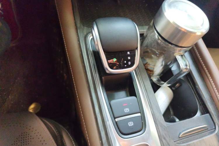 Used Chery Arrizo 8 2023 High-Performance Edition 2.0T DCT Powerfully Equipped Gear Lever