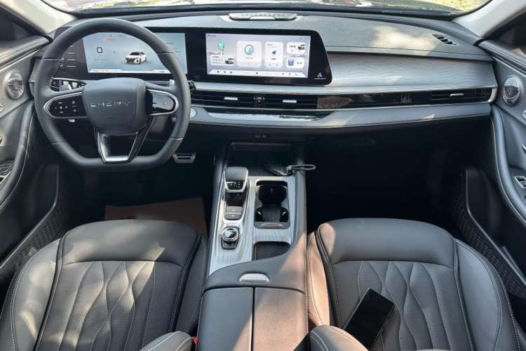 Used Chery Arrizo 8 2023 High-Performance Edition 2.0T DCT Powerfully Equipped Interior 1