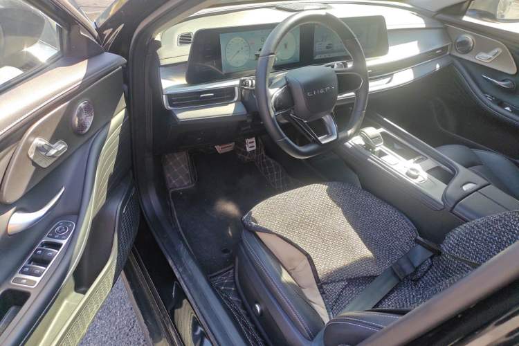 Used Chery Arrizo 8 2023 High-Performance Edition 2.0T DCT Powerfully Equipped Interior 1