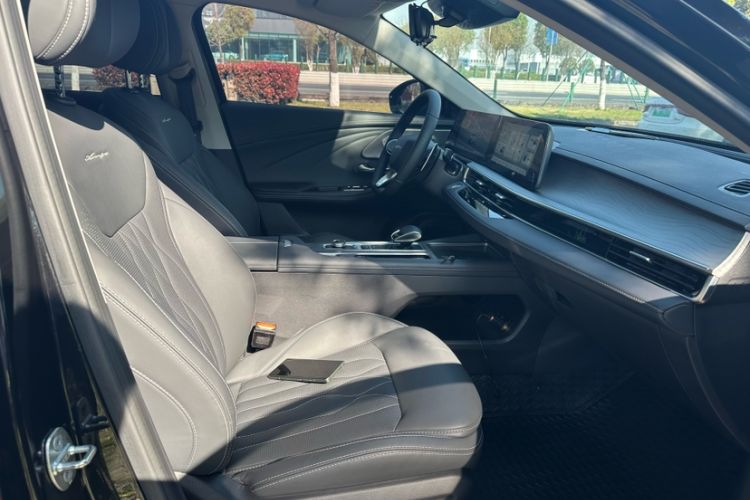 Used Chery Arrizo 8 2023 High-Performance Edition 2.0T DCT Powerfully Equipped Interior 10
