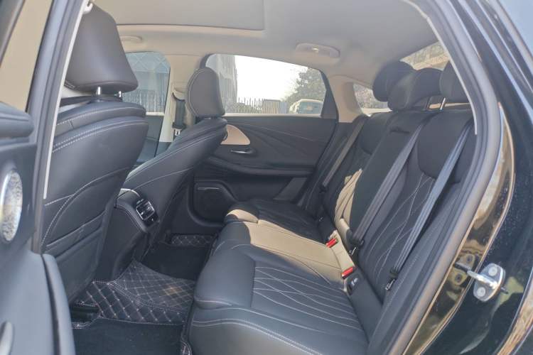 Used Chery Arrizo 8 2023 High-Performance Edition 2.0T DCT Powerfully Equipped Interior 2