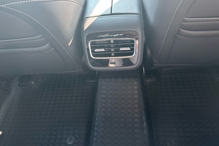 Used Chery Arrizo 8 2023 High-Performance Edition 2.0T DCT Powerfully Equipped Interior 4