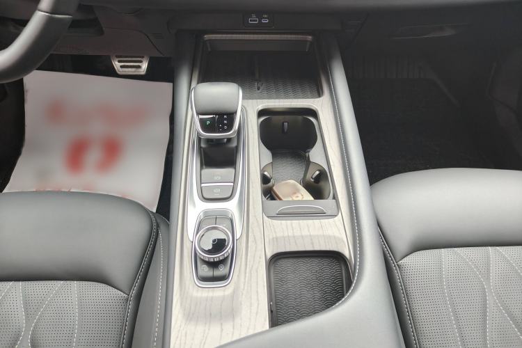 Used Chery Arrizo 8 2023 High-Performance Edition 2.0T DCT Powerfully Equipped Interior 4