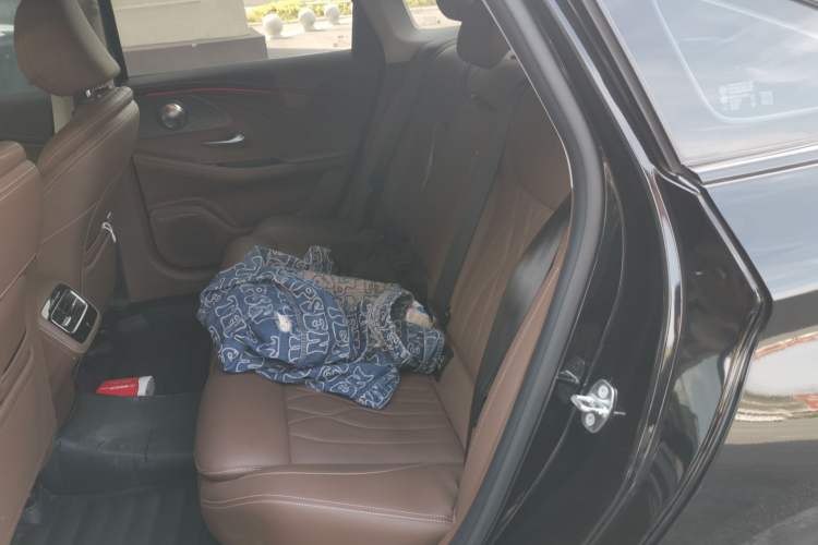 Used Chery Arrizo 8 2023 High-Performance Edition 2.0T DCT Powerfully Equipped Interior 4