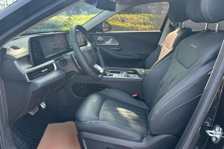 Used Chery Arrizo 8 2023 High-Performance Edition 2.0T DCT Powerfully Equipped Interior 5