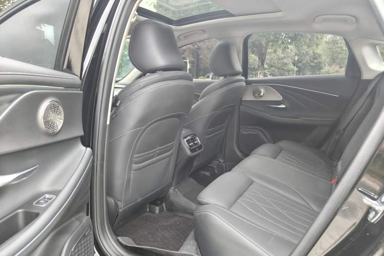 Used Chery Arrizo 8 2023 High-Performance Edition 2.0T DCT Powerfully Equipped Interior 6