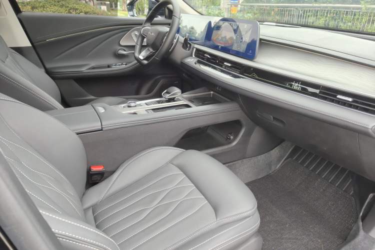 Used Chery Arrizo 8 2023 High-Performance Edition 2.0T DCT Powerfully Equipped Interior 9