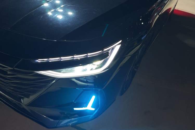Used Chery Arrizo 8 2023 High-Performance Edition 2.0T DCT Powerfully Equipped Left Front Headlight