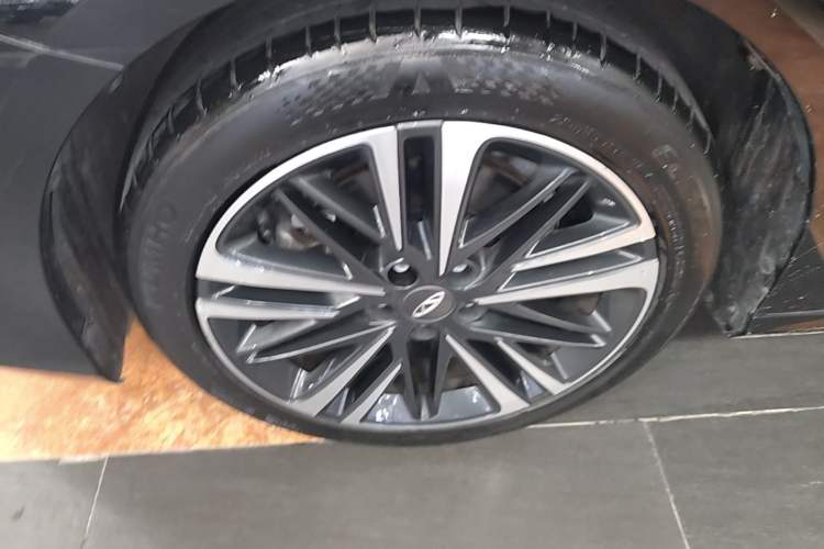 Used Chery Arrizo 8 2023 High-Performance Edition 2.0T DCT Powerfully Equipped Left Front Wheel Hub