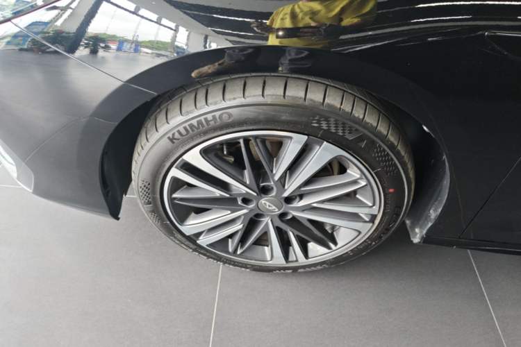 Used Chery Arrizo 8 2023 High-Performance Edition 2.0T DCT Powerfully Equipped Left Front Wheel Hub