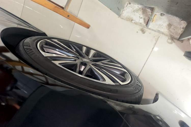 Used Chery Arrizo 8 2023 High-Performance Edition 2.0T DCT Powerfully Equipped Left Front Wheel Hub