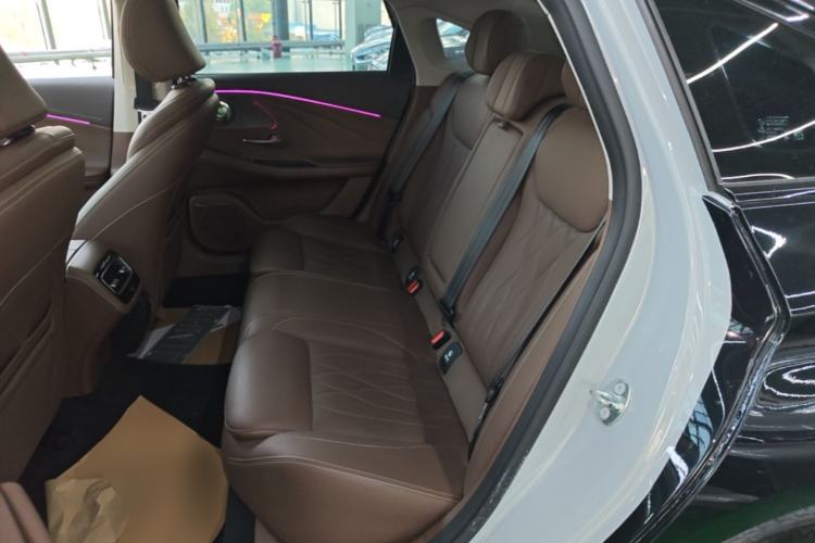 Used Chery Arrizo 8 2023 High-Performance Edition 2.0T DCT Powerfully Equipped Left Rear Seat