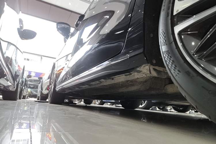 Used Chery Arrizo 8 2023 High-Performance Edition 2.0T DCT Powerfully Equipped Left Side Sill