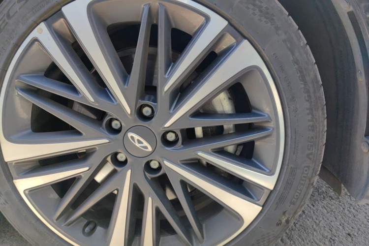 Used Chery Arrizo 8 2023 High-Performance Edition 2.0T DCT Powerfully Equipped Right Front Wheel Hub