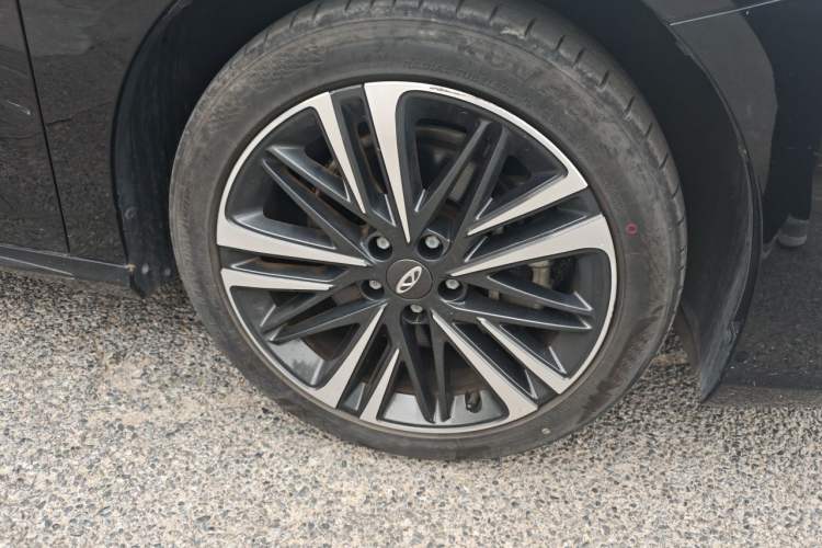 Used Chery Arrizo 8 2023 High-Performance Edition 2.0T DCT Powerfully Equipped Right Front Wheel Hub