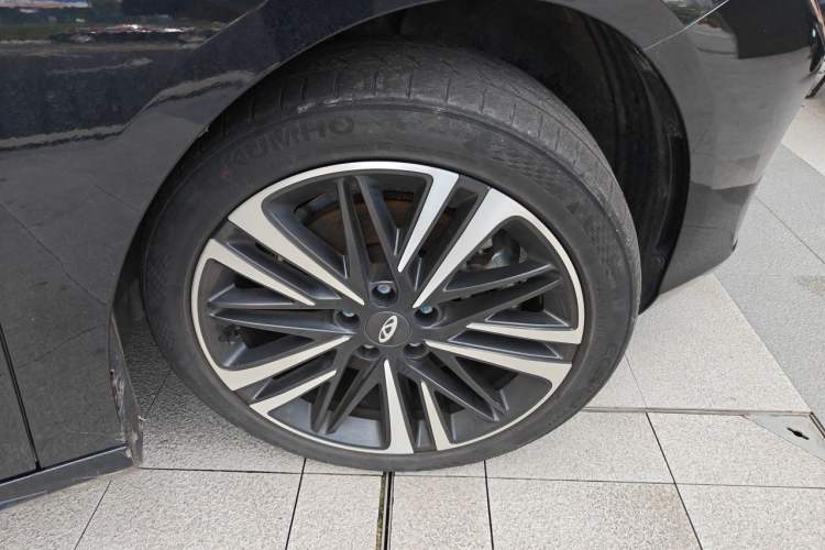 Used Chery Arrizo 8 2023 High-Performance Edition 2.0T DCT Powerfully Equipped Right Front Wheel Hub