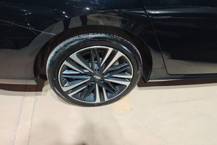 Used Chery Arrizo 8 2023 High-Performance Edition 2.0T DCT Powerfully Equipped Right Rear Wheel Hub