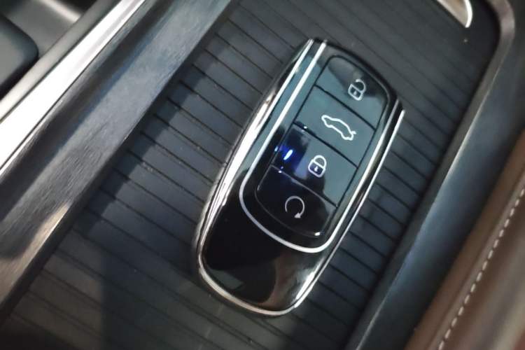 Used Chery Arrizo 8 2023 High-Performance Edition 2.0T DCT Powerfully Equipped Vehicle Key