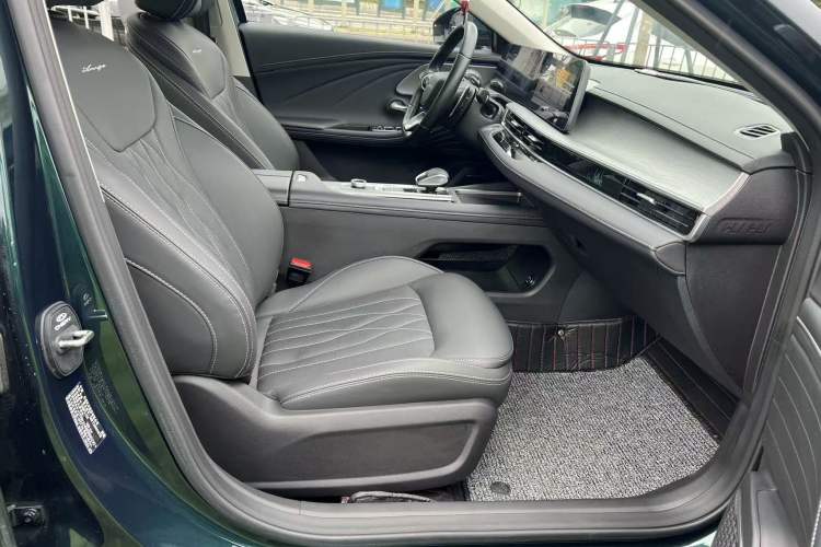 Used Chery Arrizo 8 2023 High-Performance Edition 2.0T DCT Powerfully Equipped Interior 5