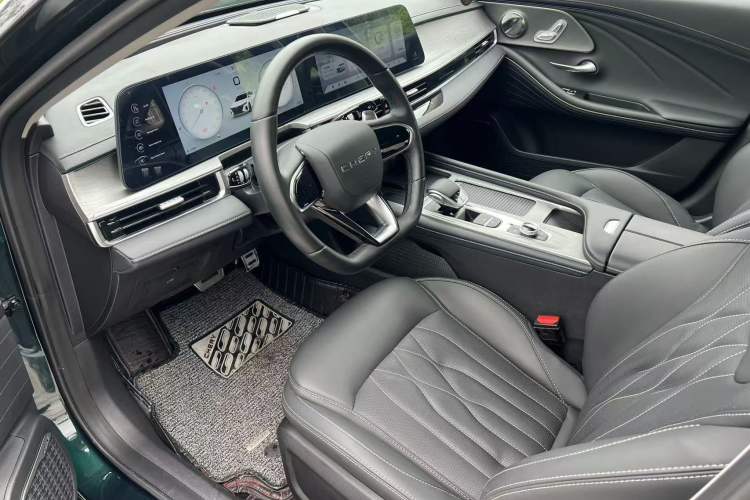Used Chery Arrizo 8 2023 High-Performance Edition 2.0T DCT Powerfully Equipped Interior 7