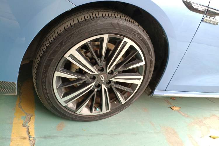 Used Chery Arrizo 8 2023 1.6T DCT Elite Left Front Wheel Hub