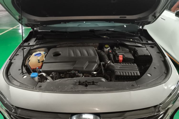 Used Chery Arrizo 8 2023 High-Performance Edition 2.0T DCT Powerfully Equipped Engine Bay