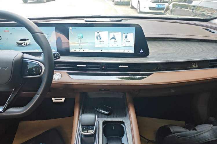 Used Chery Arrizo 8 2023 High-Performance Edition 2.0T DCT Powerfully Equipped Audio And AC Panel