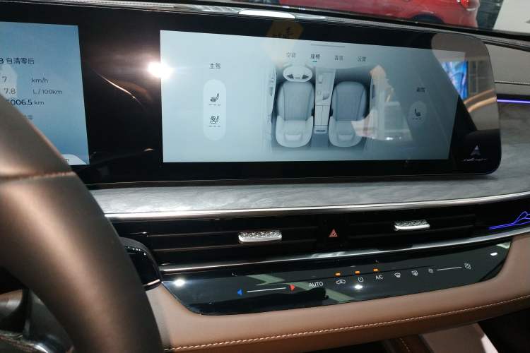 Used Chery Arrizo 8 2023 High-Performance Edition 2.0T DCT Powerfully Equipped Audio And AC Panel