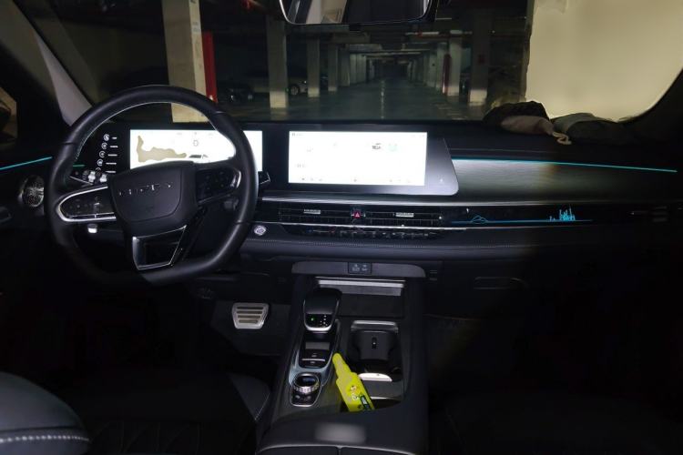 Used Chery Arrizo 8 2023 High-Performance Edition 2.0T DCT Powerfully Equipped Center Console