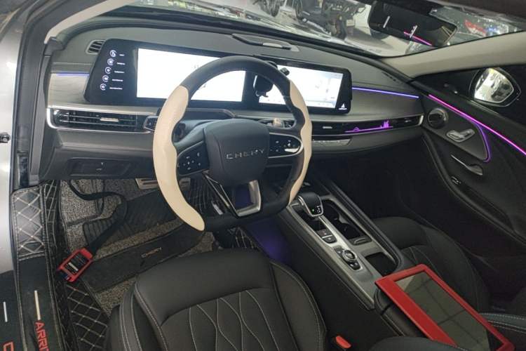 Used Chery Arrizo 8 2023 High-Performance Edition 2.0T DCT Powerfully Equipped Center Console