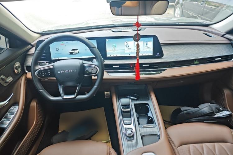Used Chery Arrizo 8 2023 High-Performance Edition 2.0T DCT Powerfully Equipped Center Console
