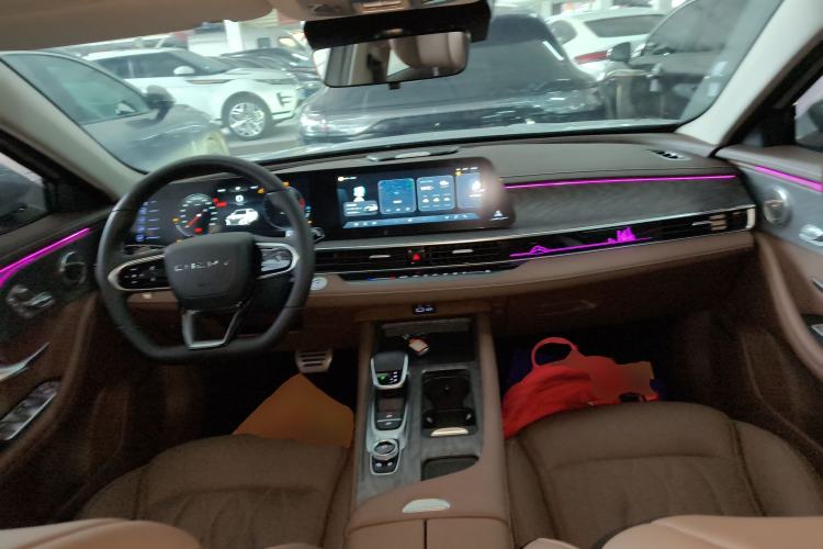 Used Chery Arrizo 8 2023 High-Performance Edition 2.0T DCT Powerfully Equipped Center Console