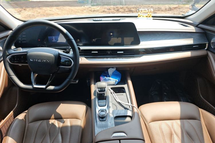 Used Chery Arrizo 8 2023 High-Performance Edition 2.0T DCT Powerfully Equipped Center Console