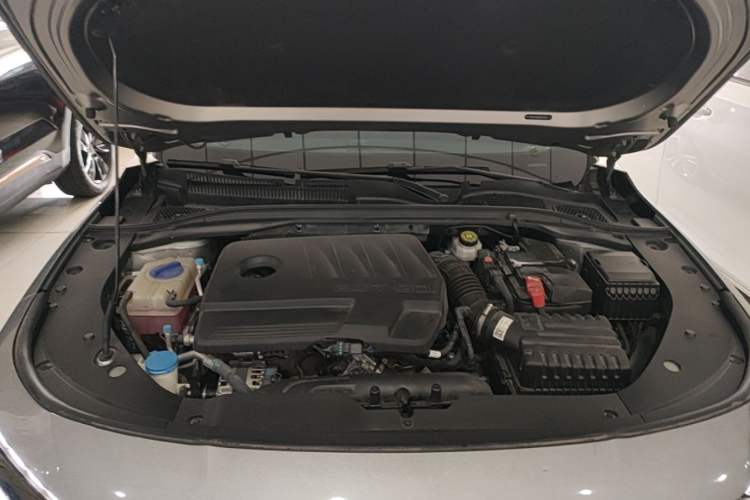 Used Chery Arrizo 8 2023 High-Performance Edition 2.0T DCT Powerfully Equipped Engine Bay