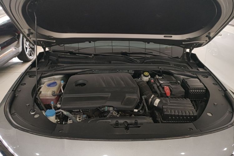 Used Chery Arrizo 8 2023 High-Performance Edition 2.0T DCT Powerfully Equipped Engine Bay