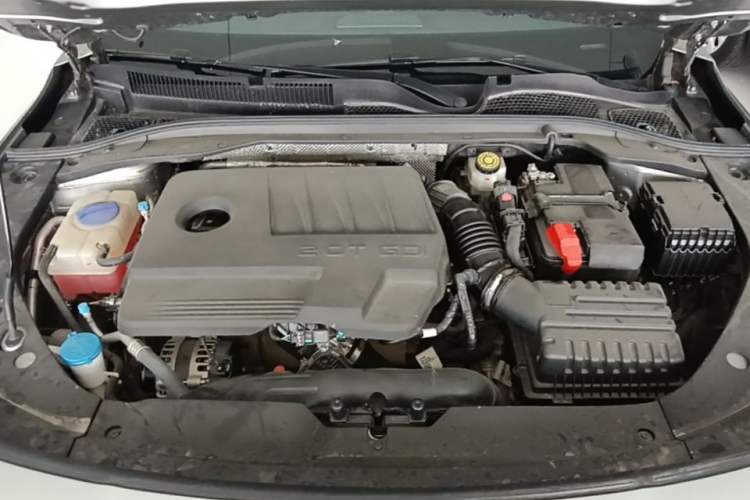 Used Chery Arrizo 8 2023 High-Performance Edition 2.0T DCT Powerfully Equipped Engine Bay