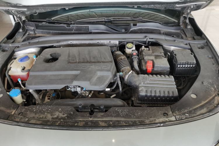 Used Chery Arrizo 8 2023 High-Performance Edition 2.0T DCT Powerfully Equipped Engine Bay