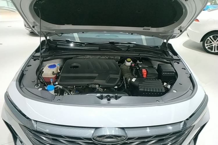Used Chery Arrizo 8 2023 High-Performance Edition 2.0T DCT Powerfully Equipped Engine Bay