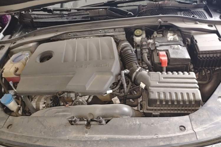 Used Chery Arrizo 8 2023 High-Performance Edition 2.0T DCT Powerfully Equipped Engine Bay