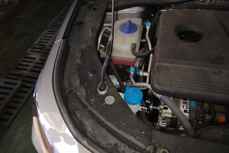 Used Chery Arrizo 8 2023 High-Performance Edition 2.0T DCT Powerfully Equipped Engine Bay Right
