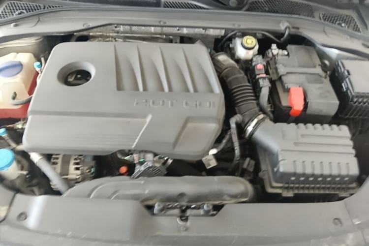 Used Chery Arrizo 8 2023 High-Performance Edition 2.0T DCT Powerfully Equipped Engine Bay