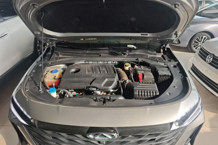 Used Chery Arrizo 8 2023 High-Performance Edition 2.0T DCT Powerfully Equipped Engine Bay