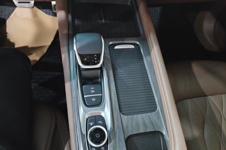 Used Chery Arrizo 8 2023 High-Performance Edition 2.0T DCT Powerfully Equipped Gear Lever