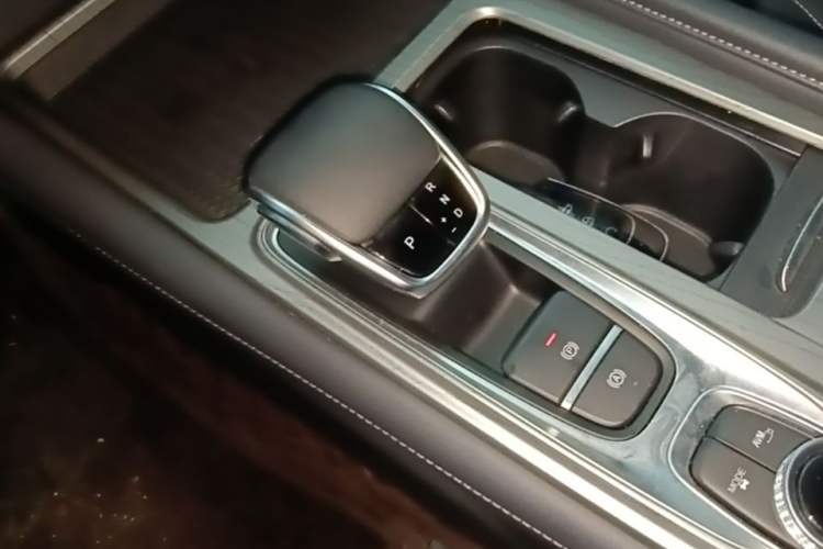 Used Chery Arrizo 8 2023 High-Performance Edition 2.0T DCT Powerfully Equipped Gear Lever