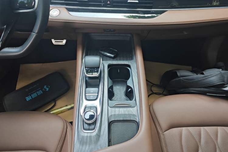 Used Chery Arrizo 8 2023 High-Performance Edition 2.0T DCT Powerfully Equipped Gear Lever