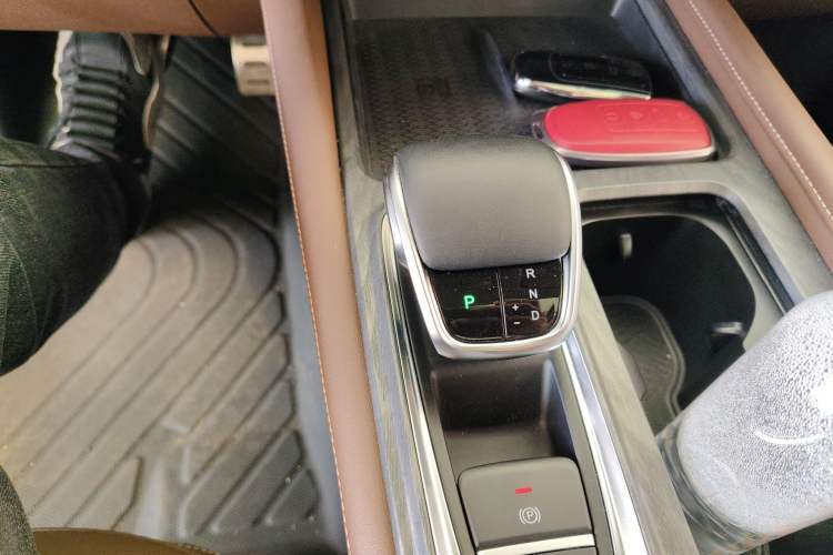 Used Chery Arrizo 8 2023 High-Performance Edition 2.0T DCT Powerfully Equipped Gear Lever