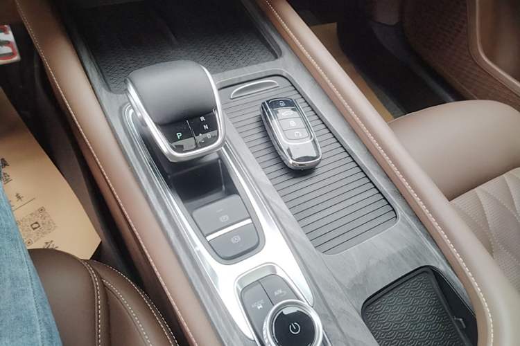 Used Chery Arrizo 8 2023 High-Energy Edition 2.0T DCT Luxury Gear Lever